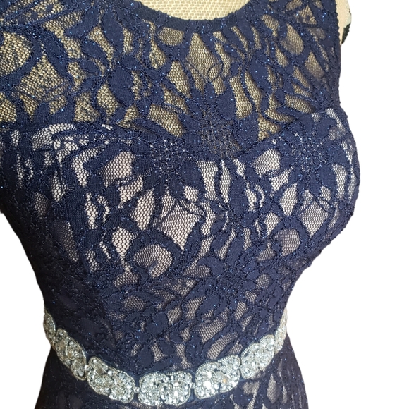 Lace dress - Picture 6 of 10
